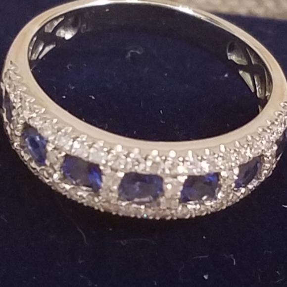βββSOLDβββDIAMOND & SAPPHIRE RING - Picture 8 of 12